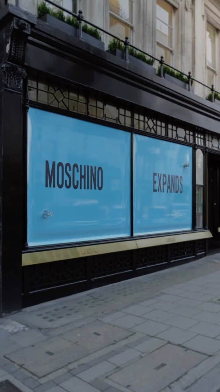 Moschinoのインスタグラム：「MOSCHINO expands! MOSCHINO celebrates the reopening of its London flagship store on Conduit St. in Mayfair. #Moschino #London #MoschinoLondon」
