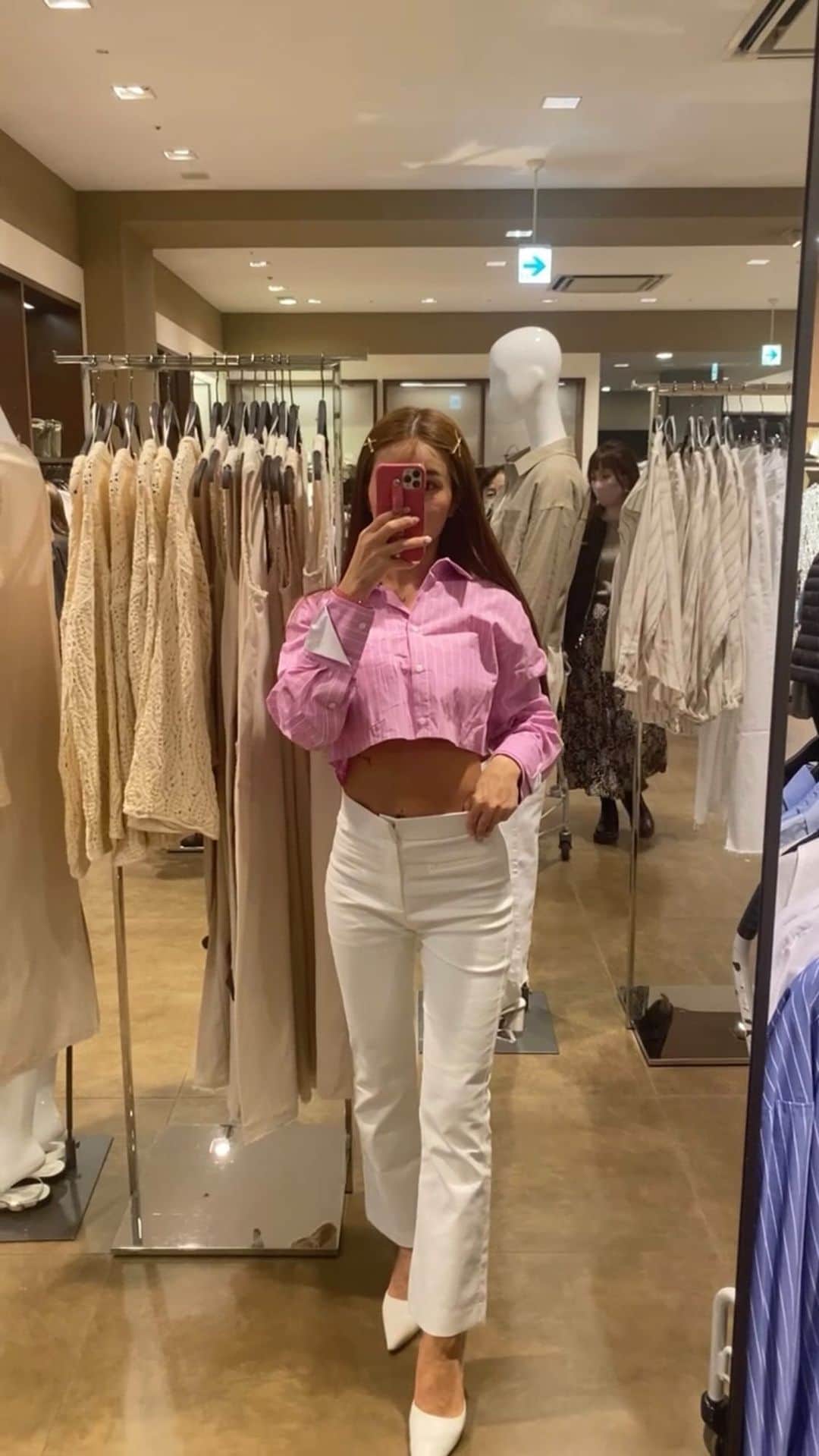 のインスタグラム：「. . . 前髪を伸ばすか切るかで悩んでる😵‍💫 前髪のポジション難しい。。 . . . . . . . #zara #zaracode #ootd#コーデ  #🌸#春コーデ #私服 #私服コーデ」