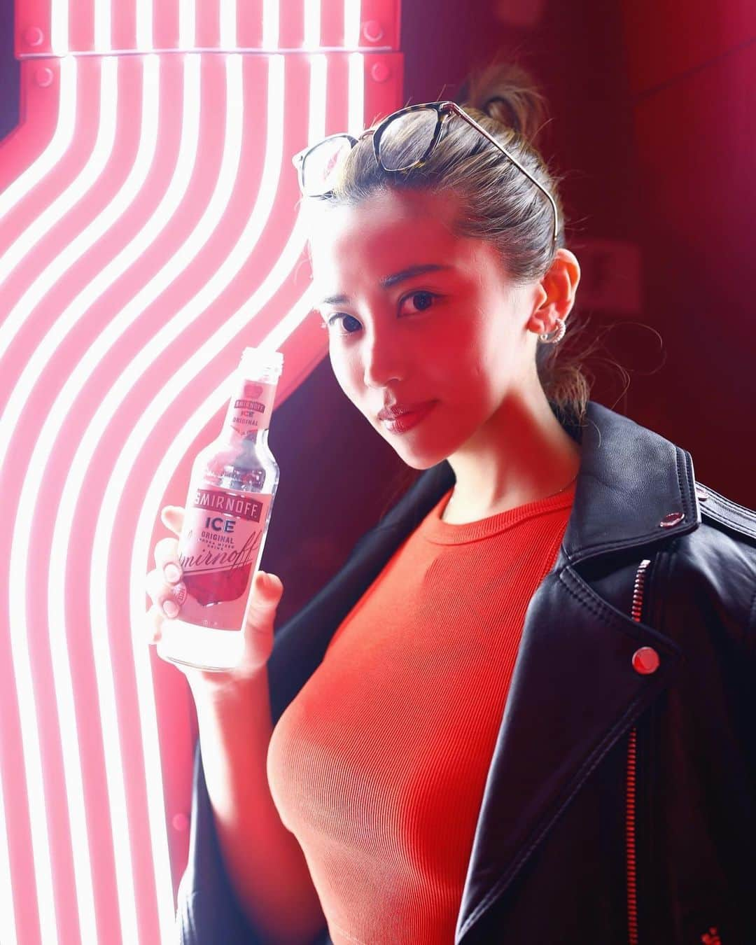 迫田里奈（りなぽよ）のインスタグラム：「スミノフナイトのローンチイベント 「RED BOX」へ参加してきました🍷 会場全体が赤を基調とした空間で 久々のお酒で楽しい時間でした💋❤️  #REDBOX#スミノフナイト#スミノフ#PR」