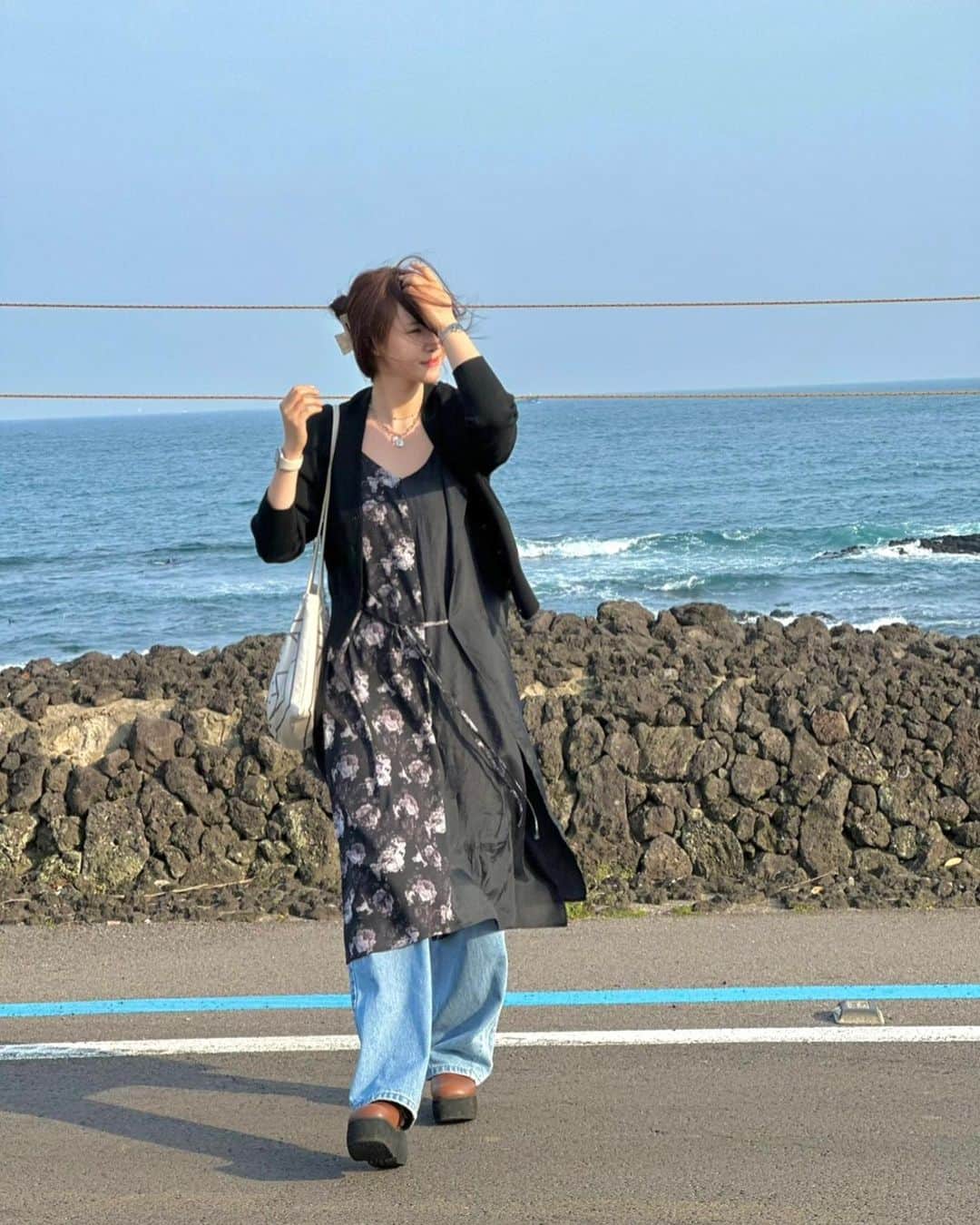 ジユルのインスタグラム：「🌊🐕」