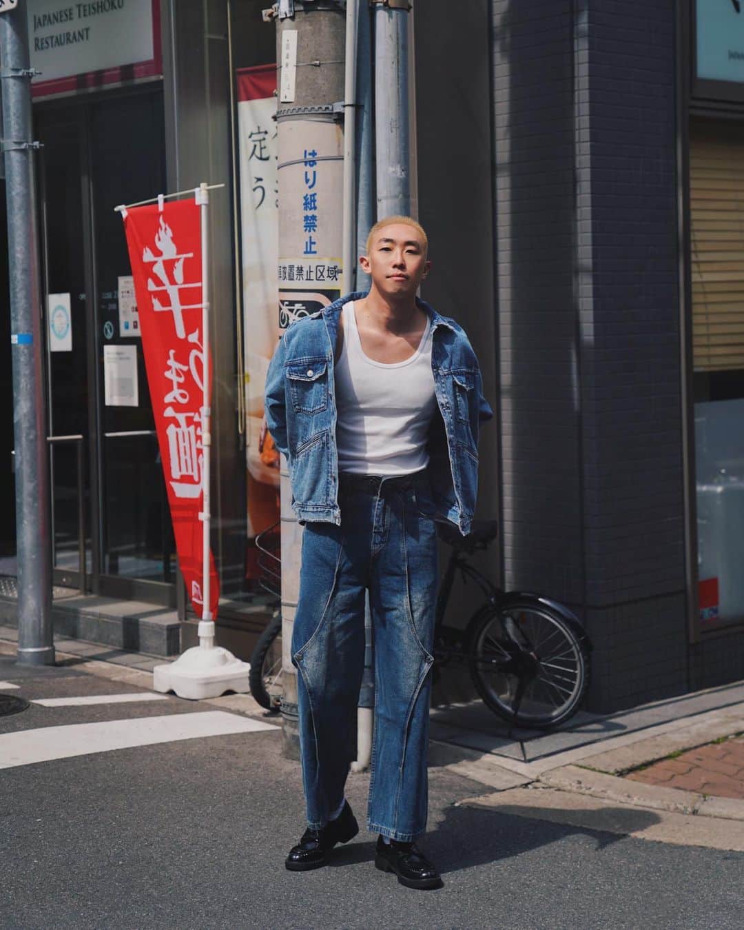 Noel LHYのインスタグラム：「| 𝐎𝐒𝐀𝐊𝐀   この町は相変わらず青春です   Travel Outfits :   @isabelmarant Denim Collection   📷 : 𝐓𝐡𝐞 𝐀𝐦𝐚𝐳𝐢𝐧𝐠 @somafromjapan 👍🏻👍🏻」