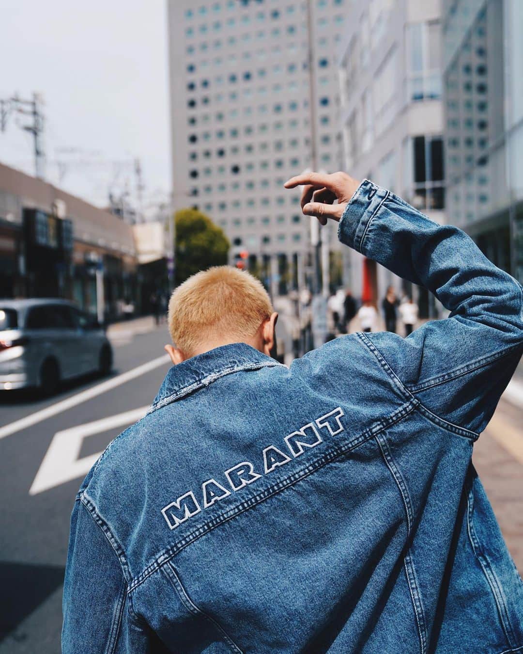 Noel LHYさんのインスタグラム写真 - (Noel LHYInstagram)「| 𝐎𝐒𝐀𝐊𝐀   この町は相変わらず青春です   Travel Outfits :   @isabelmarant Denim Collection   📷 : 𝐓𝐡𝐞 𝐀𝐦𝐚𝐳𝐢𝐧𝐠 @somafromjapan 👍🏻👍🏻」4月5日 13時35分 - no3l