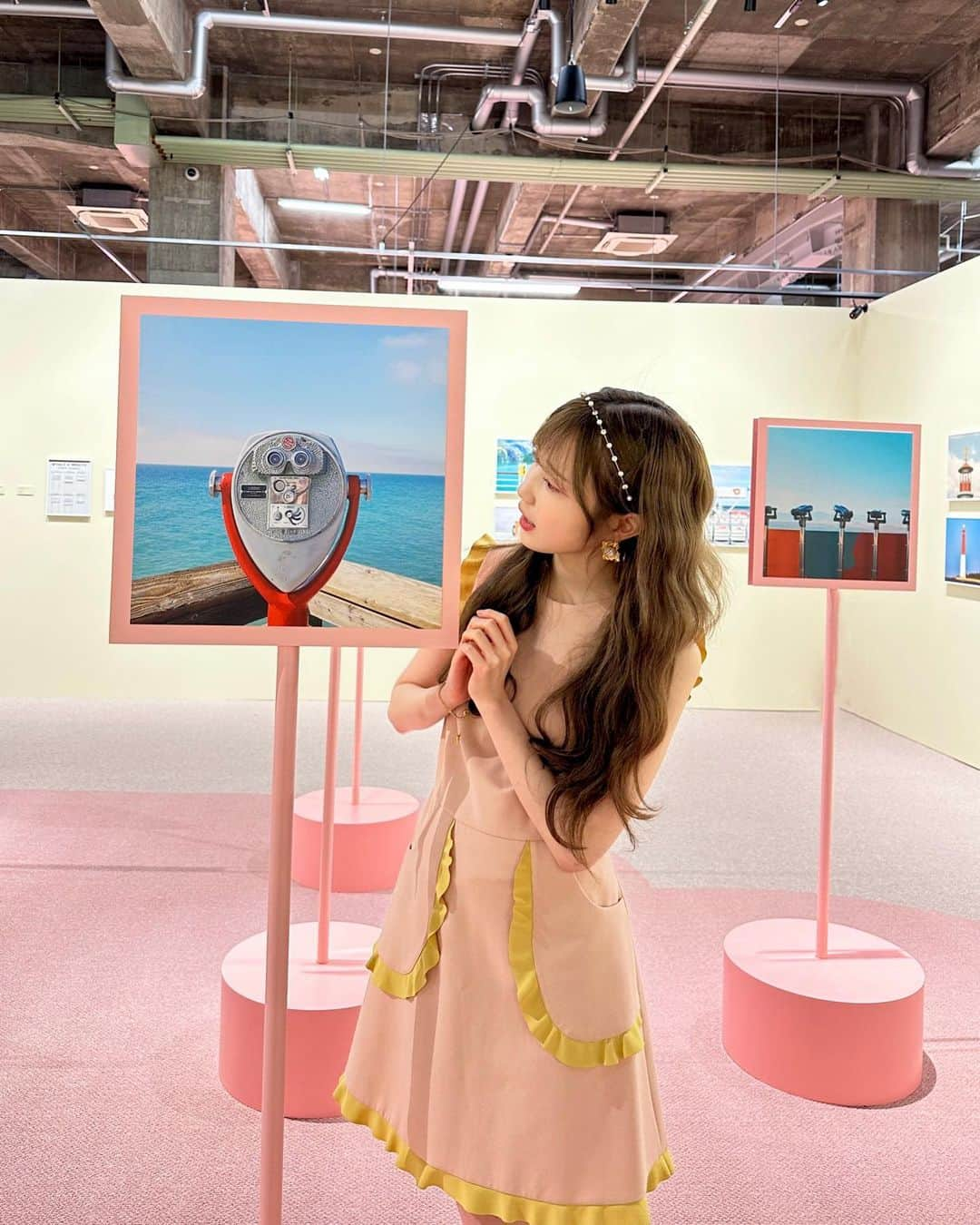 本田仁美さんのインスタグラム写真 - (本田仁美Instagram)「.  『ウェスアンダーソンすぎる風景展』 本日からスタートです🎨  ポップでカラフルな世界観の中で旅行気分を楽しみながら オシャレな写真がたくさん撮れちゃいます🧚🏻‍♀️  素敵な旅のヒントをぜひ見つけてみてください🛫🎫  @awa__tokyo  #AWA展 #ウェスアンダーソンすぎる風景展」4月5日 14時04分 - 10_hitomi_06