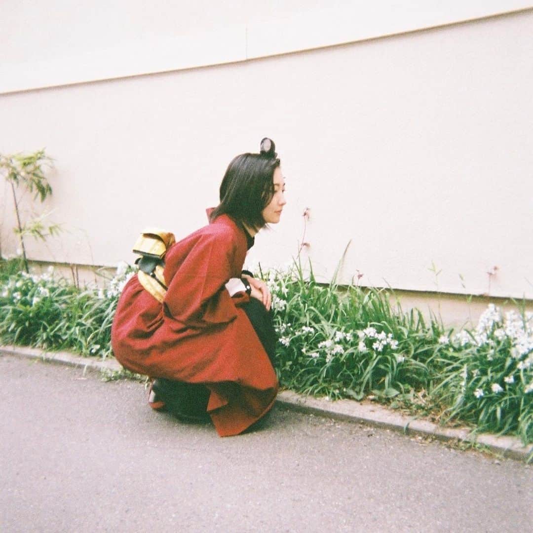 中嶋春陽さんのインスタグラム写真 - (中嶋春陽Instagram)「いつも青とか黒を選んじゃうから、赤のお着物新鮮。」4月5日 14時04分 - hal_ru