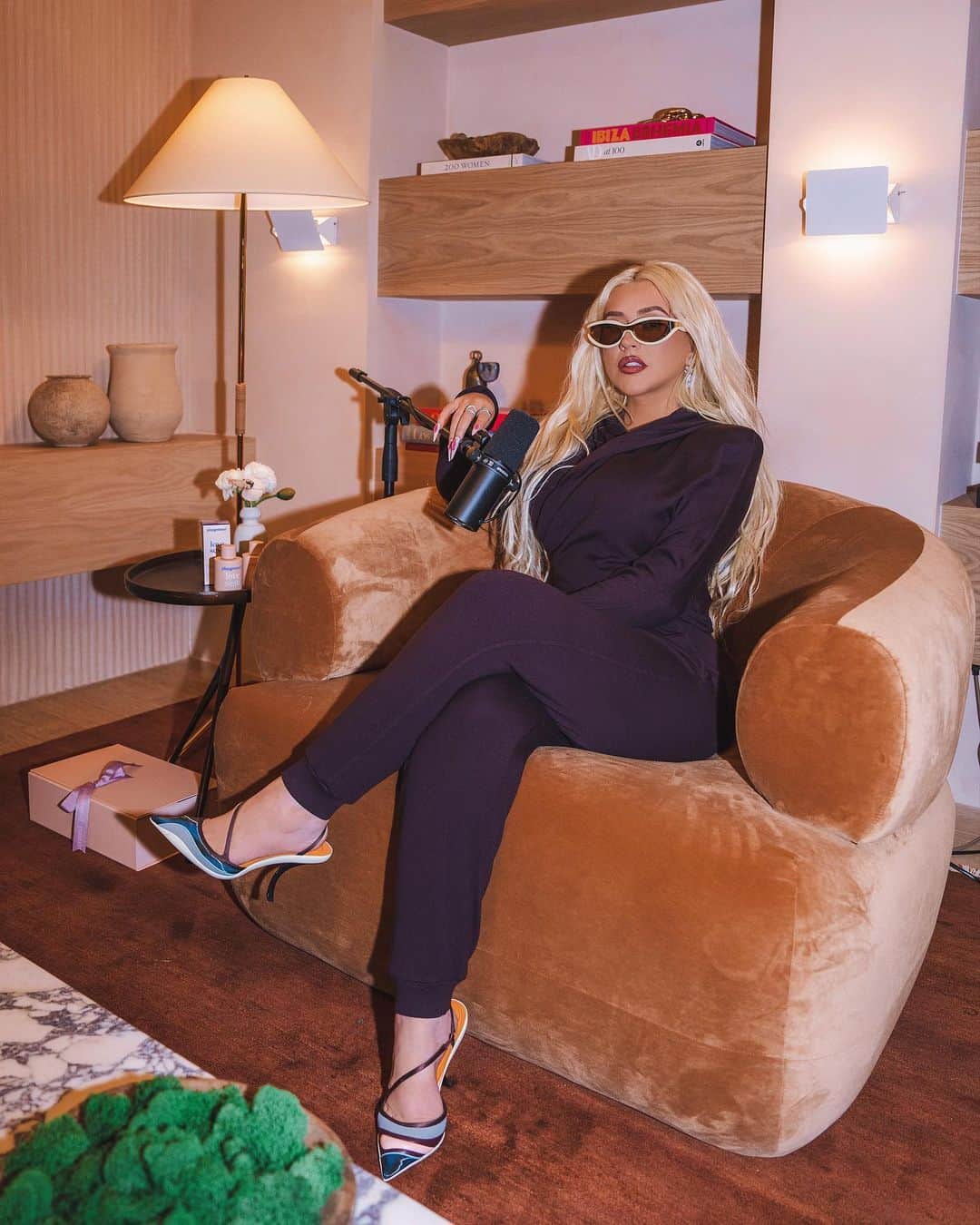 のインスタグラム：「Hi Daddy Gang 💋 Listen to my first EVER podcast episode on @callherdaddy now ✨」