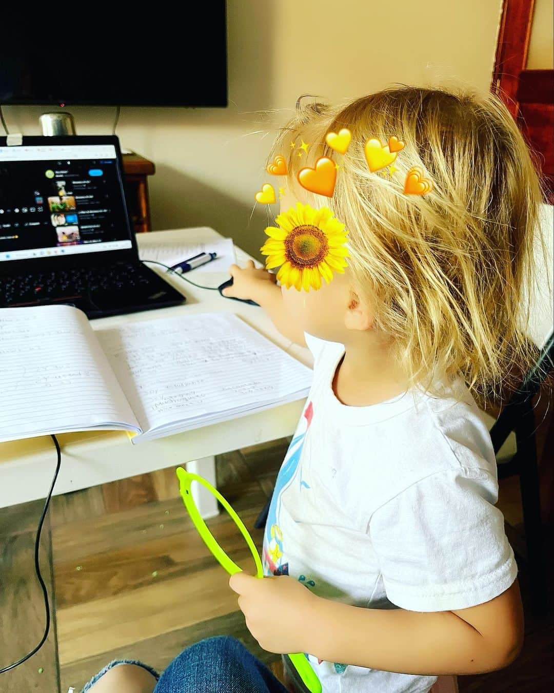 希良梨のインスタグラム：「👩‍🏫🌻🧸💕📖📚✏️  Study Spanish class  ・ ・ ・ ・  #cdmx  #language  #spanish #english  #chinese  #japanese」