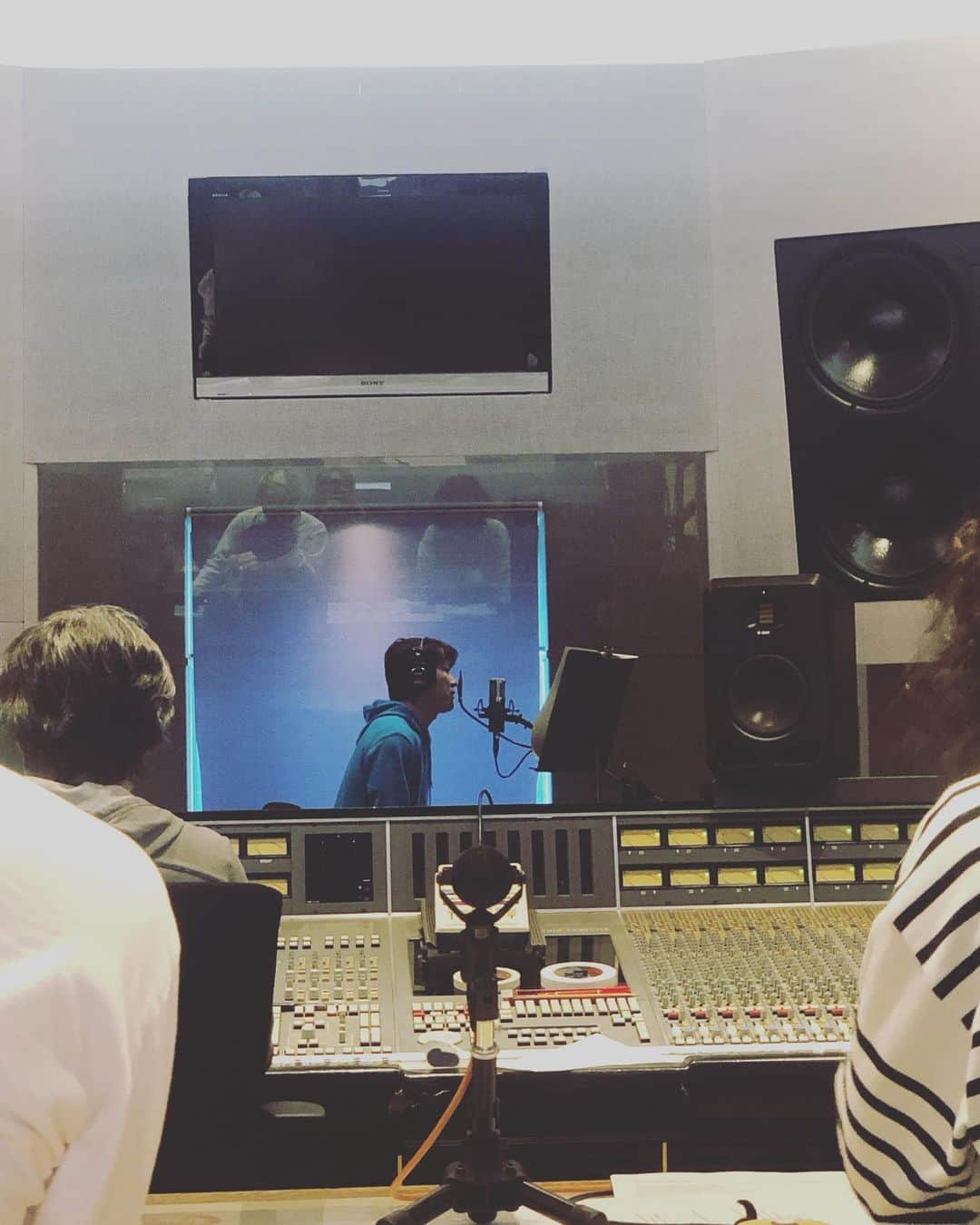 KOHSHIのインスタグラム：「今日も今日とてVocal recording 🎤」
