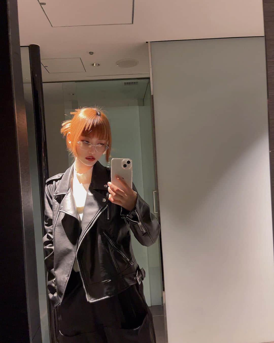 阿知波妃皇のインスタグラム：「🌸🦎🌈」