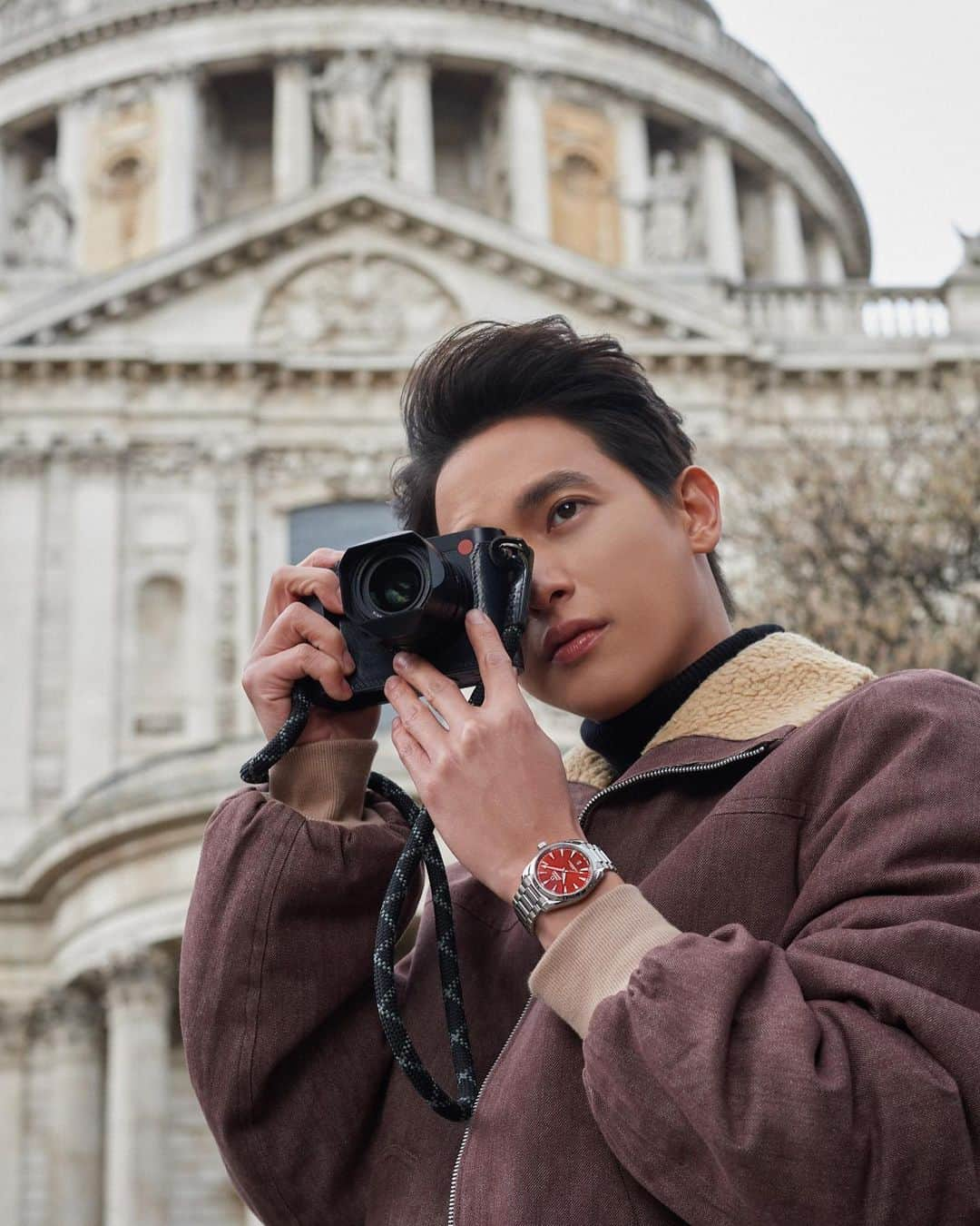 Jirayu Tangsrisukのインスタグラム：「☺️❤️  @OMEGA #OMEGAThailand #AquaTerraShades #OMEGAxJamesJirayuinLondon」