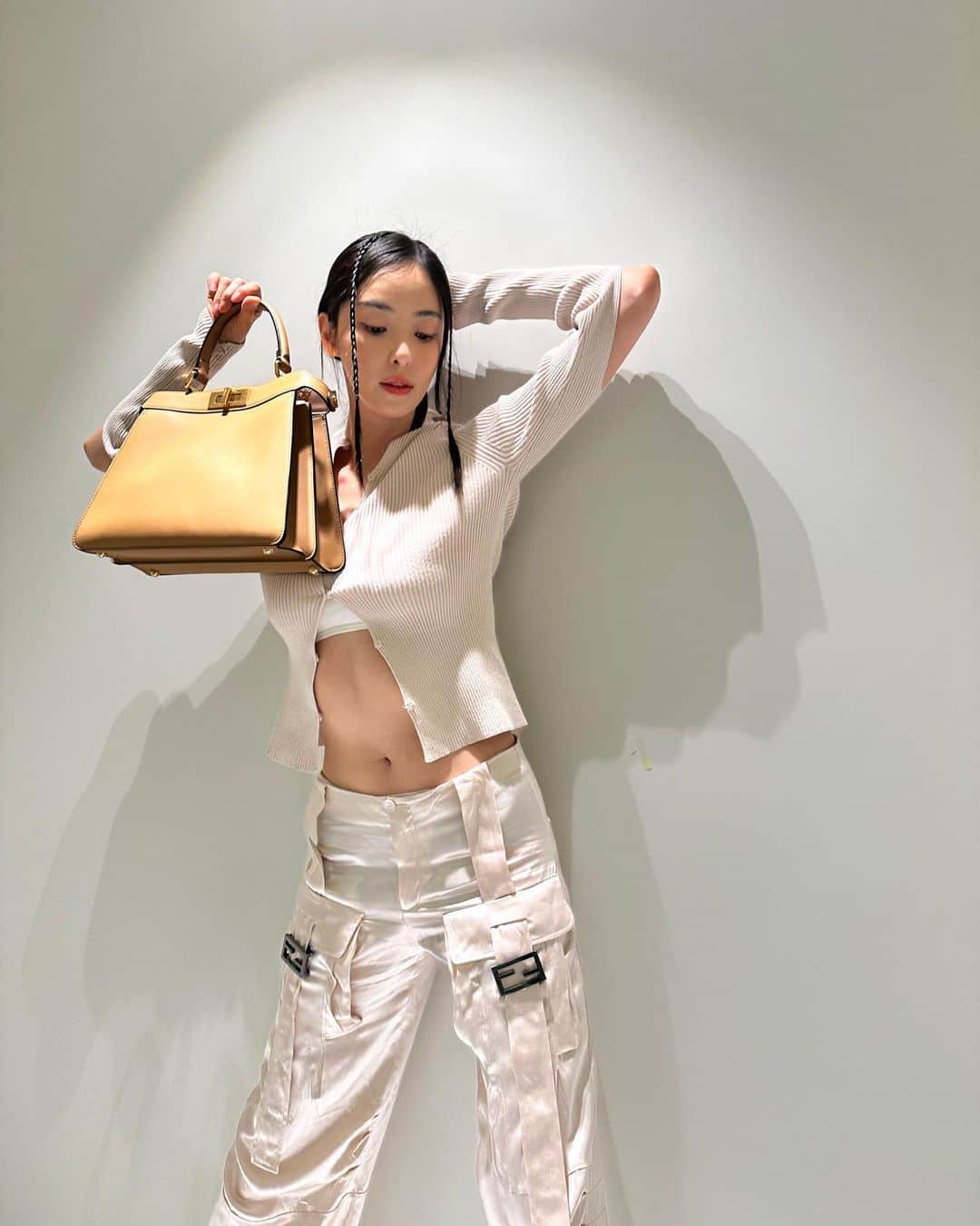 イ・ダヒさんのインスタグラム写真 - (イ・ダヒInstagram)「Peeka chu💋  #ad #FendiSS23 #FendiPeekaboo」4月5日 14時47分 - dahee0315
