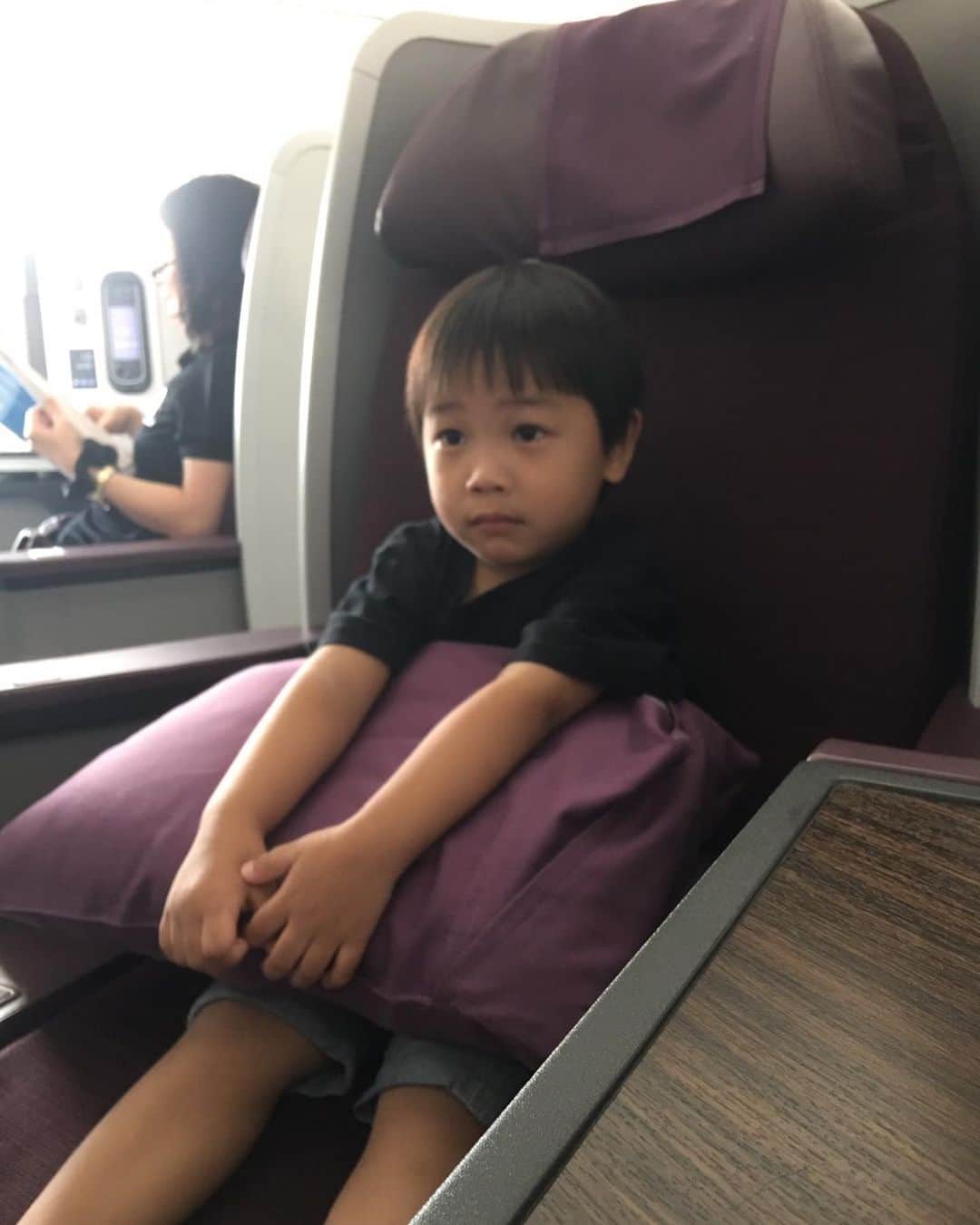 タイ航空のインスタグラム：「Thank you for flying with Thai Airways, young adventurer! 🌍✈️ Keep exploring and we hope to see you onboard again soon! 😊👦🏻   Credit photo 👉Thitiphat Charuphunphon   #ThaiAirways #smoothassilk #KidTraveler #AdventureAwaits #tg #magicaljourney」