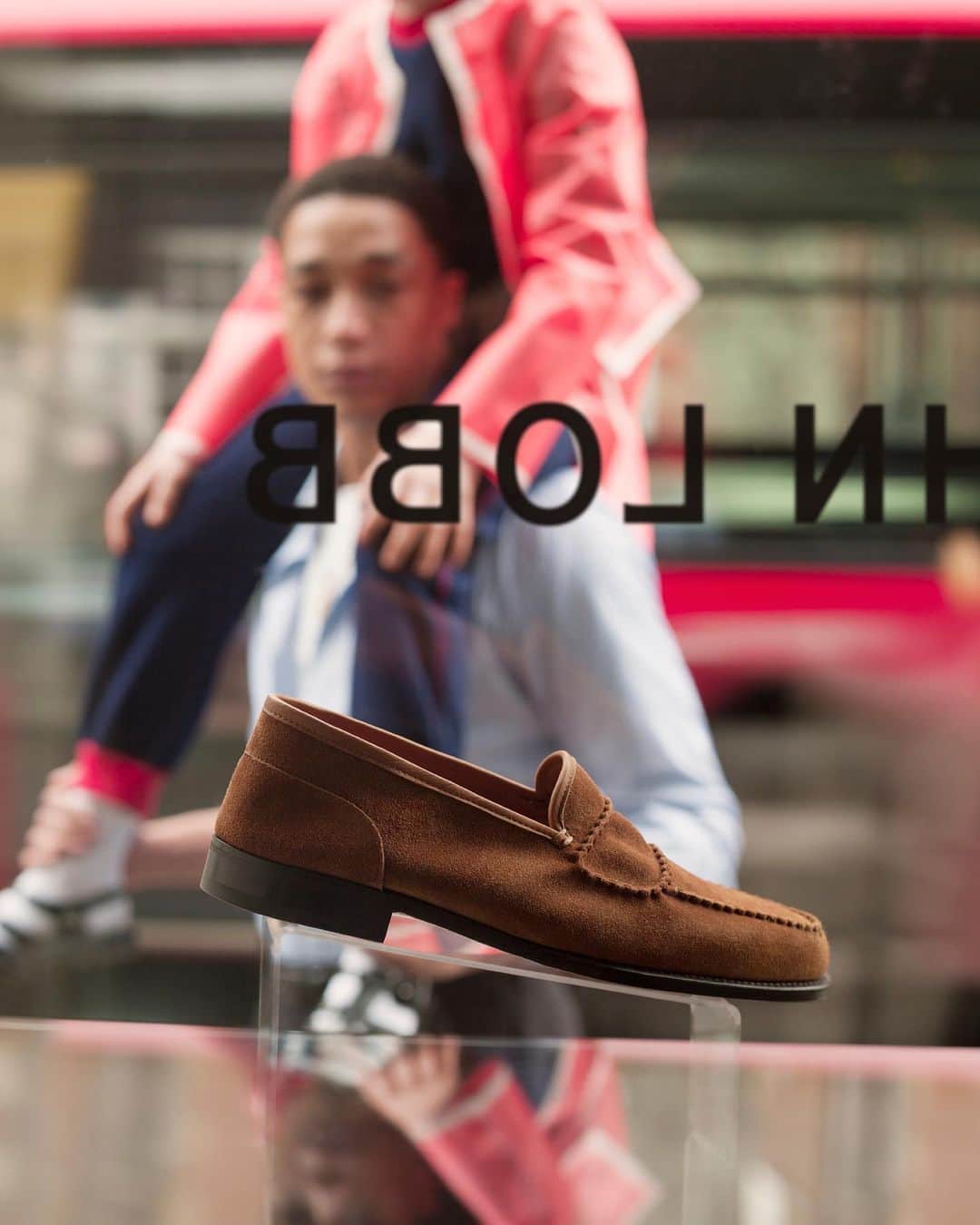 ジョンロブのインスタグラム：「Introducing Bath, lightweight and ultra-supple, holding its shape while giving flexible comfort. Its distinctive visible stitching gives a hand-sewn finish reminiscent of working gloves, and like the proverbial glove, Bath will always be a perfect fit. . #johnlobb #NigelShafran @tom_guinness  @davidmckendrickstudio  @peoplefile  @holmesproduction」