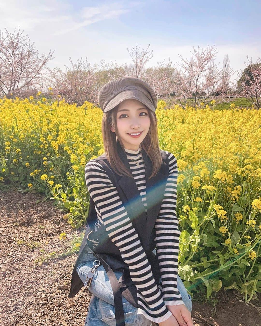 HANAさんのインスタグラム写真 - (HANAInstagram)「． ． ふなばしアンデルセン公園⛲️ 菜の花が綺麗に咲いてた💐*·̩͙𓈒𓂂𓏸 ･ どこ歩いてとも花が沢山咲いてて 遊具もいっぱいあって子供も喜んでた👧🏻 夏はひまわり畑もあるみたいでまた行きたい🌻 ･ #ふなばしアンデルセン公園 #アンデルセン公園  #千葉観光 #千葉旅行 #千葉公園 #千葉 #花畑#菜の花#菜の花畑 #菜の花まつり  #公園#公園コーデ #公園巡り #アスレチック #シングルマザー#シンママライフ #休日 #ピクニック#ピクニックコーデ #春コーデ  #grl#grlコーデ #ca4la#帽子コーデ #裸眼#裸眼メイク #裸眼女子 #インビザライン#レーシック#矯正女子」4月5日 14時55分 - hnmr__100