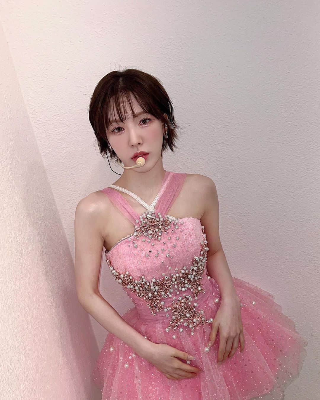 ウェンディさんのインスタグラム写真 - (ウェンディInstagram)「R to V 고생 많았오요💕  💄@a_ryeomii @j_habbi_ 💇‍♀️ @dabin0218 @_seulime @_zzinzu 👗@humming5 @cielsoir @comi3vng @pushsunny 📸@naheepak」4月5日 15時01分 - todayis_wendy