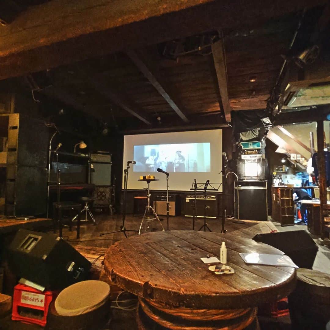 山川のりをのインスタグラム：「今夜は京都拾得にて「野村麻紀リボーンプロジェクト2nd」というイベントにギターパンダで出演します。17時30分/18時30分、3500円+D/4000円+D。共演は下村よう子、ウエッコ、トシバウロン、イガキアキコ、マホロバシスターズとまっちゅん。お近くの方は慎重に会いに来てアイニージュー！」