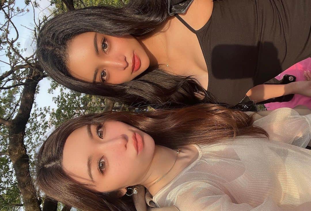 小松ナオのインスタグラム：「Twins🤍 ⁡ ⁡ ⁡ ⁡ ⁡ #親友#代々木公園#picnic#spring」