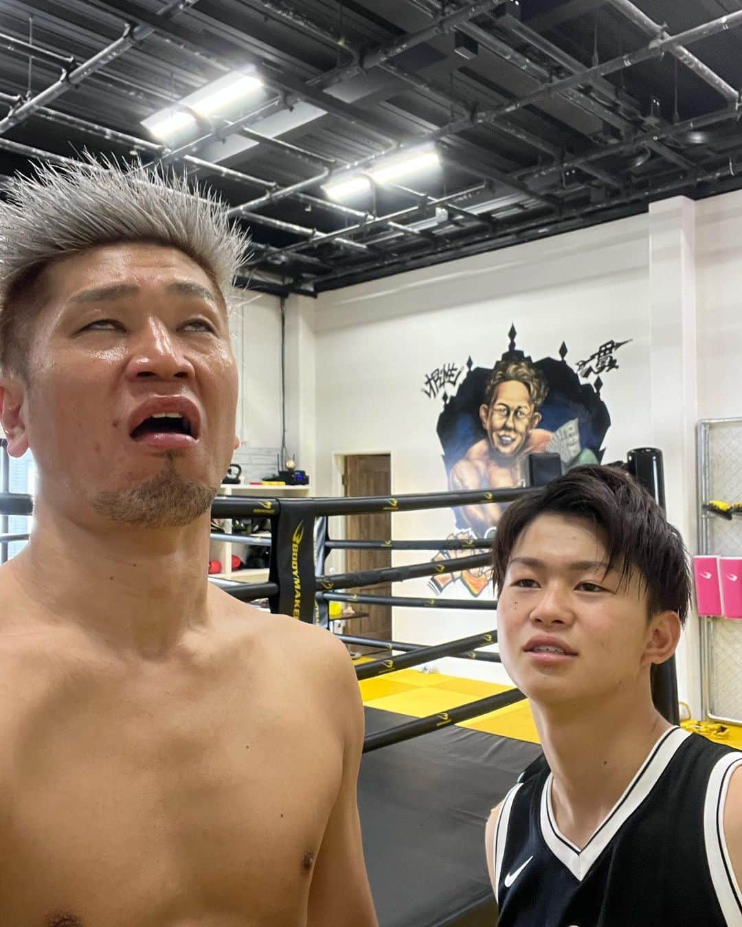 城戸康裕さんのインスタグラム写真 - (城戸康裕Instagram)「今日も練習しゅーりょー🥊 ・ ・ 17歳の練習疲れた顔はこれらしい😮‍💨笑 ・ ・ @1_teamone  @suzukun4482  #fighter #kickboxing」4月5日 15時27分 - yasuhiro.kido