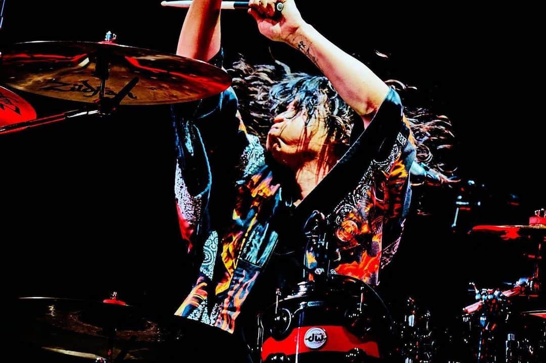 Tomoyaさんのインスタグラム写真 - (TomoyaInstagram)「2日目も精一杯、心を込めて。  Tokyo day 1 @hamanokazushi 📸   #luxurydiseasejapantour2023 #oneokrock #drummer」4月5日 15時33分 - tomo_10969