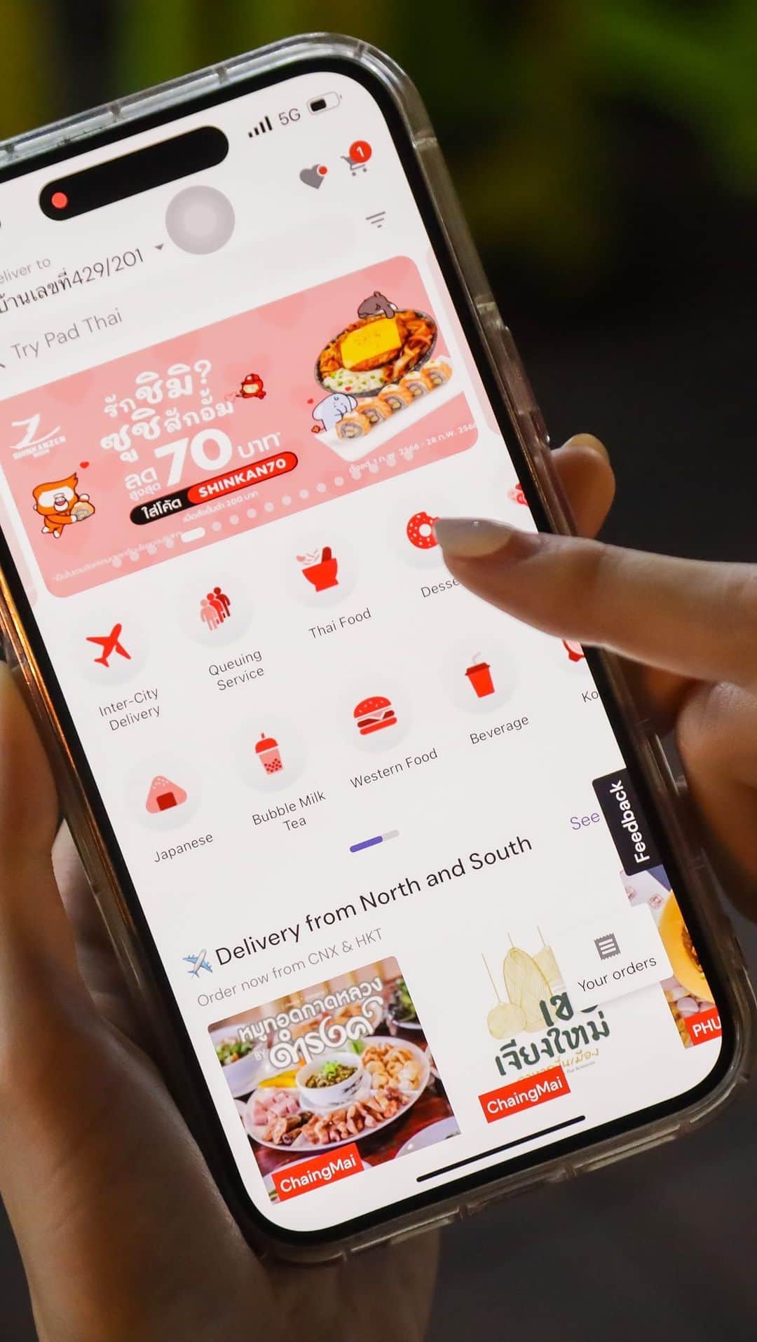 エアアジアのインスタグラム：「Skip the queue cos we’ll do it for you! 🕺🏻✨ Here’s Allstar Lish trying out the queueing service by airasia food — available in Bangkok, Thailand! 🇹🇭  #airasiafood #bangkok #thailand #queueing」