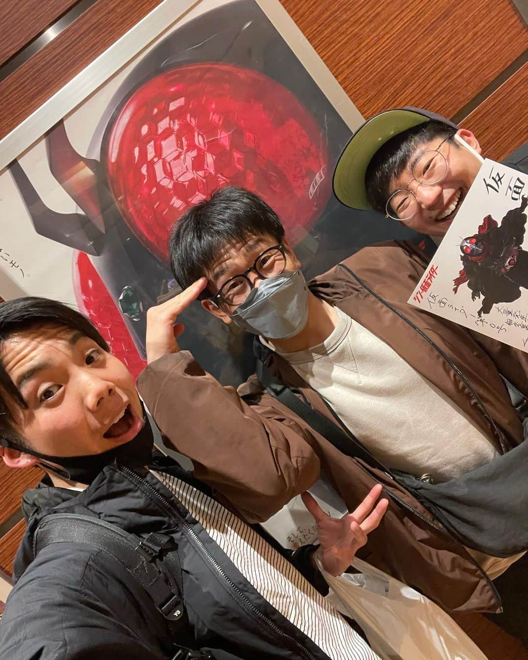 ときヲのインスタグラム：「シン・仮面ライダー🥹🥹🥹 おもろすぎ！！！  ポスター前で撮ったけどこんなポスター気にせずセンターに立てる人はこの人しかいない！！！！最高😊」