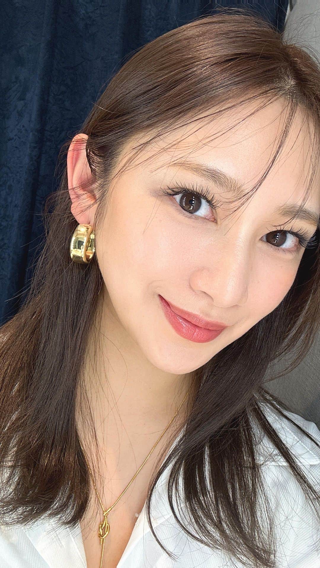新井ニーニャのインスタグラム：「.  美容メンテナンス🧖‍♀️🤍  肝斑治療しに、銀座にある #バウム美容外科 で #ピコトーニング をしてきました✨ @baumbeautyclinic   産後肝斑目立ってきたなぁ💦と思ってたら やはり産後は出てくるらしく😳 しっかりケアしなきゃと 改めて気合いが入りました❤️‍🔥 内服薬も再スタートします✨  バウム美容外科は、韓国人の先生で 凄く丁寧に悩みを聞いてくれて 私は肝斑の中にシミがあるんだけど それをレーザーで取れないか？と相談したら 濃くなる可能性があるから やめておきましょう！と 初心者がわからないことを きちんと教えてくれて安心しました😮‍💨  痛みはゼロで、寝てしまうぐらい🤣 その後パックもして、最高な肌状態に！ 今までのトーニング回数を含めると 3、4回目ぐらいなんですが 確実に肌が綺麗になってきてるのーー！！  今年はダイエットもそうだけど 肌治療含めピカピカキラキラした女性になる❣️ のが目標🥰  仕事や子育てに追われて 自分のケアが出来ていなかったので 美容dayを積極的に取り入れて 内側から輝けるようになりたいです❤️❤️  #バウム美容外科 #美容クリニック #銀座バウム美容外科 #銀座美容クリニック #バウム #パク先生 #バウム産 #美容 #肌治療 #ピコトーニング　#トーニング #美容外科 #美容好きと繋がりたい #美容オタク #美容マニア #美容皮膚科 #美容医療 #美容医療レーザー」
