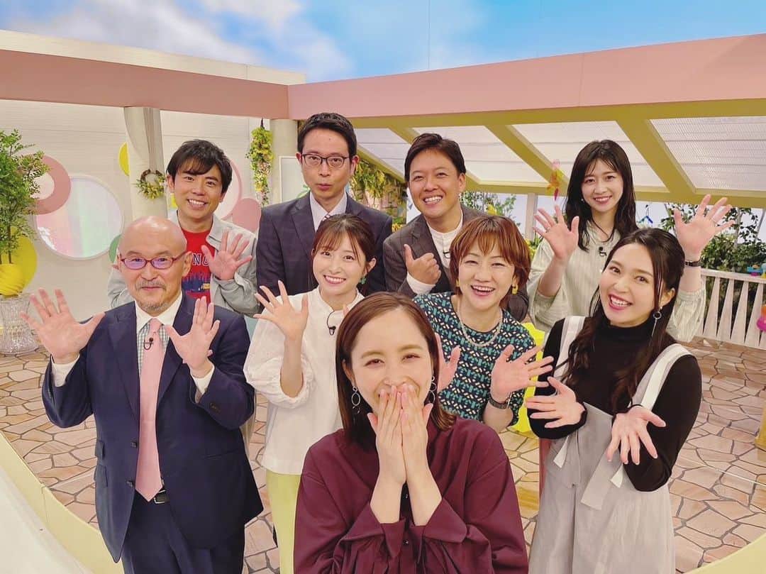 武田訓佳さんのインスタグラム写真 - (武田訓佳Instagram)「💍 ・ 久しぶりのすまたんスタジオでした🤍 VTRも含めると2日連続🐣🌸 ・ ・ ありがとうございました🤍🕊 ・ ・ ・ #たけだのおしごと #すまたん #すまたんzip #ytv #生放送 #少子化問題 #結婚減 #自然な出会い #とは #記念の集合写真 #前ひとり #そわそわ #と思ったら #デコいじられてた #🙈 #🤍」4月5日 16時13分 - kunika0117
