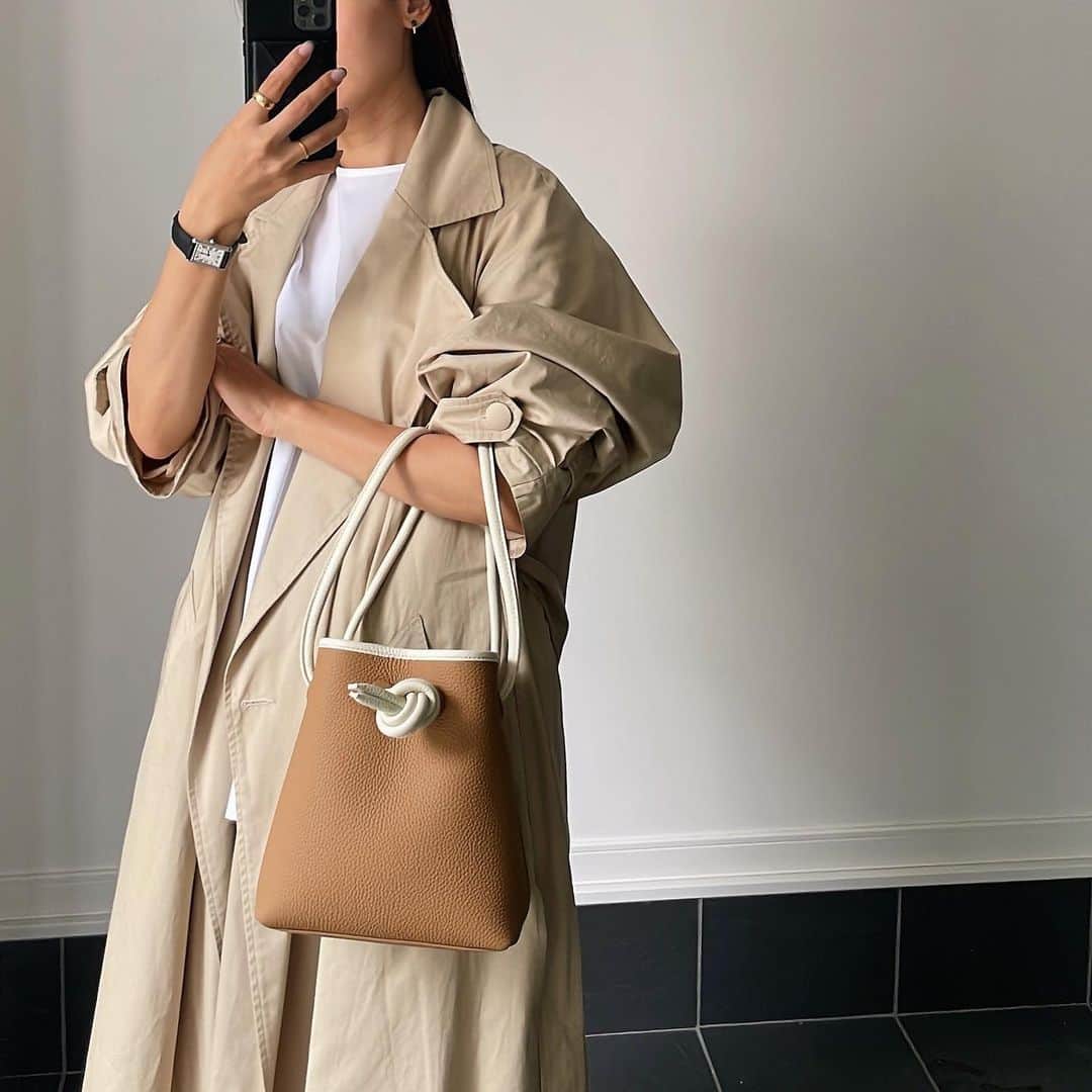 Hiromi Ｍaedaさんのインスタグラム写真 - (Hiromi ＭaedaInstagram)「@vasic_japan  VASIC阪急うめだ本店POPUPへ 春に持ちたくなるBAGがいっぱいでワクワクした！  私は阪急うめだ本店限定カラーのBondを。 今日の格好にもピッタリだったので早速🫶  @ponpon_marcy マーシーさんにもお会いできて、ノベルティのミラーも可愛くてテンション上がりました🫣🤍🤍  @hankyu_event @hankyu_baggallery   #vasic #vasic_popup」4月5日 16時14分 - hiron953