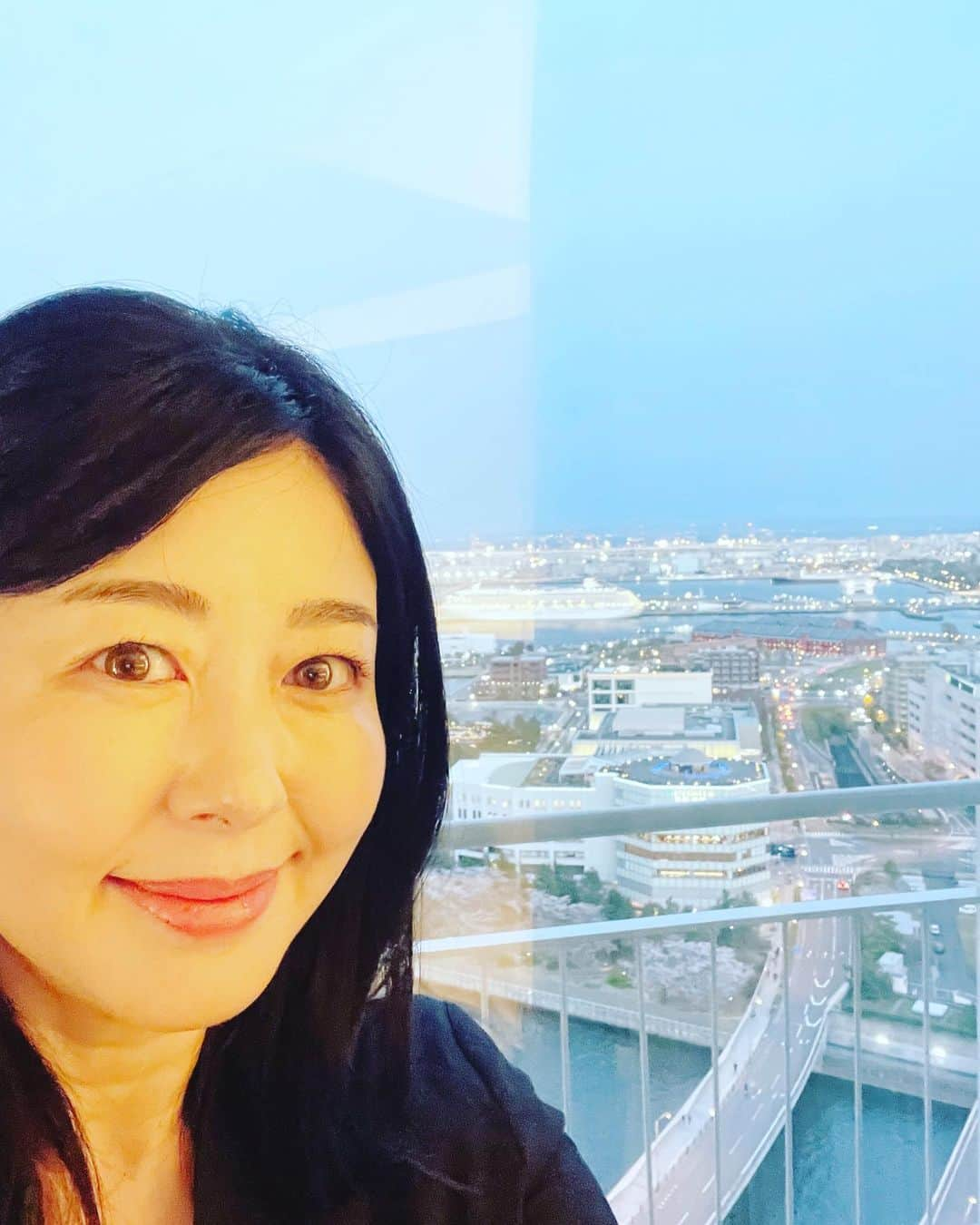 堀内敬子さんのインスタグラム写真 - (堀内敬子Instagram)「撮影、オールアップしました😊  お世話になった事のある尊敬するスタッフ🎬  共演した事のあるキャスト😍  初めてお会いする大先輩の方々😊  楽しすぎて、勉強になりすぎて。 貴重な経験でした。 もっともっと色々なお話聞きたかったな。  お知らせ、またします✨  #撮影 #オールアップ  #お知らせまたします」4月5日 16時22分 - horiuchi_keiko