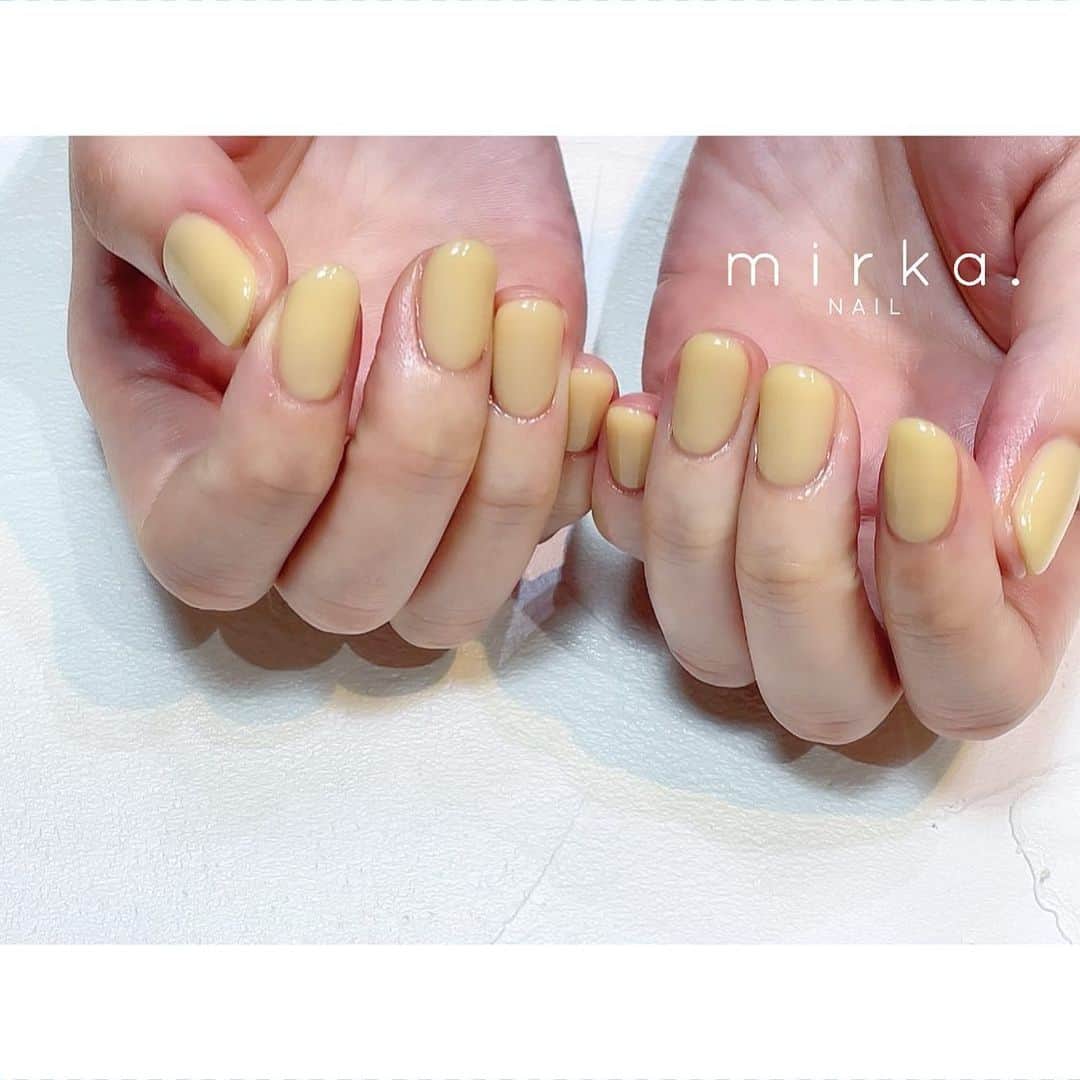 mirka. NAIL(ミルカネイル)のインスタグラム：「⁡ ⁡ ⁡ yellow 𓅮 ⁡ ⁡ ⁡ ⁡ #mirkaのワンカラー ………………………………………………………… ⁡ ご予約、お問い合わせは LINE ID⇒ @mirka.nail (@含む)まで。 ⁡ ご新規様はハイライトの「ご案内」と「ご予約方法」を必ずお読みいただいてからご予約くださいますようお願いいたします。 空き状況や詳細はLINEの投稿からご確認ください。 ⁡ ⁡ ⁡ ⁡ #mirkanail#nails#nail#nailart#naildesign #ショートネイル#ネイルアート#ネイルデザイン#ネイル#大人ネイル#シンプルネイル#オフィスネイル#ニュアンスネイル#ナチュラルネイル#カジュアルネイル#ショートネイルデザイン#美甲#春ネイル#春ネイル2023 #プライベートサロン#プライベートネイルサロン#東京ネイルサロン#東京ネイル#江東区ネイルサロン#森下#清澄白河 ⁡」