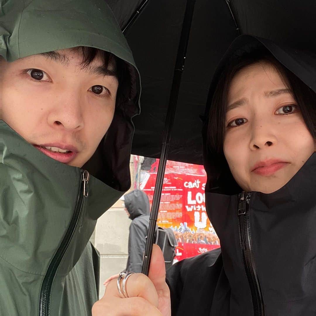 ネオンムーンさんのインスタグラム写真 - (ネオンムーンInstagram)「비 오니까 비 오는 엘레이🌂 사람들이 거의 우산을 안써서 약간 음 쫌 우산 쓰기 고민함...」4月5日 16時56分 - neon__moon