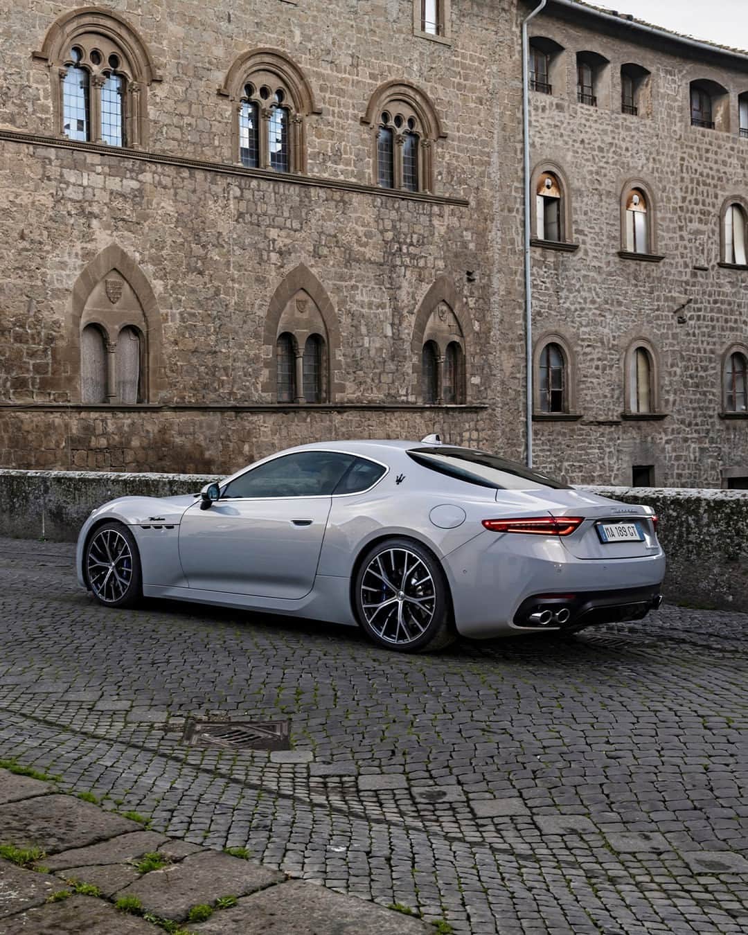マセラティさんのインスタグラム写真 - (マセラティInstagram)「Italy is to beauty as the GranTurismo is to luxurious sporty comfort.⁣ If you had to choose a single most beautiful destination in Italy, which would it be? Leave a comment.⁣ GranTurismo. The Others Just Travel. ⁣ #MaseratiGranTurismo #Maserati⁣」4月5日 22時26分 - maserati