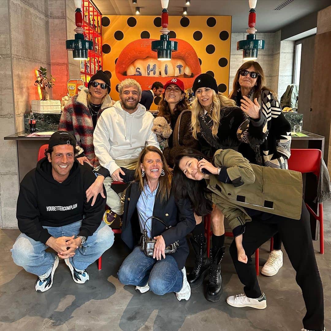 アンナ・デッロ・ルッソさんのインスタグラム写真 - (アンナ・デッロ・ルッソInstagram)「Reunited in a nice day 💕💕💕 congratulations to @nicolo_triggiani ❤️and his team for this new adventure @apulianfactory 👏🏻👏🏻👏🏻」4月5日 17時19分 - annadellorusso