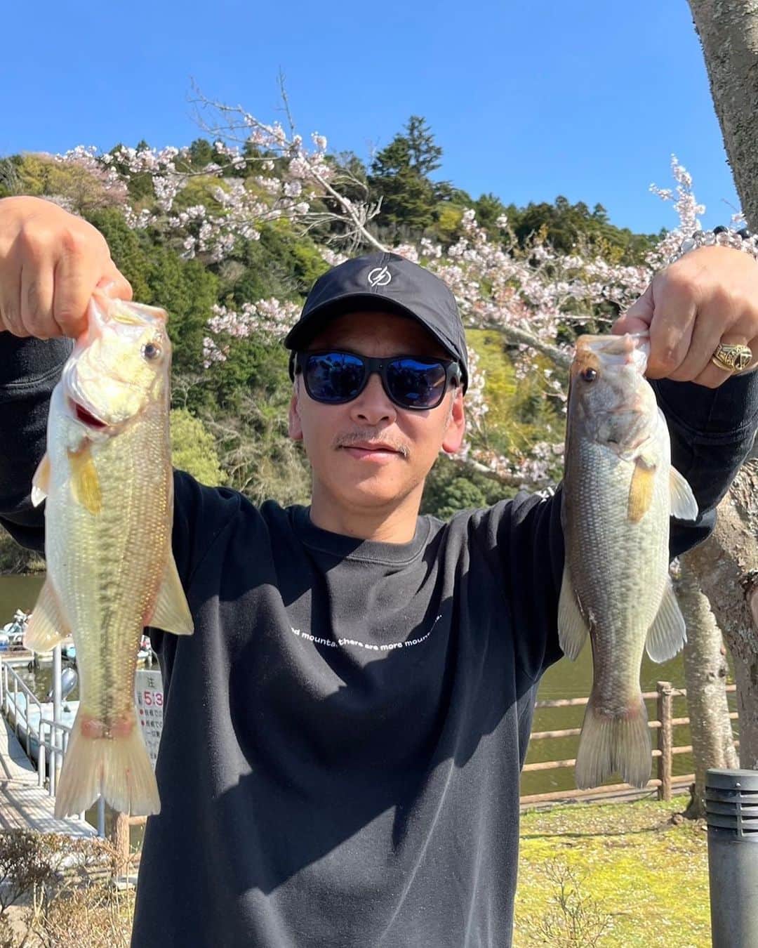 佐々木洋平のインスタグラム：「バスの大会でて初めてウェインした😂  亀山は今めちゃくちゃデカいの釣れてます🐟  俺のは小さいけどw  @tokitaboat   さんでみなさんチャレンジよろしく  #バスフィッシング  #fishing  #fishinglife  #bassfishing」