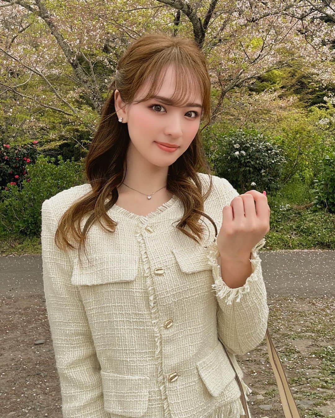 中尾みほのインスタグラム：「・ 入園式コーデ🌸 ・ 名前呼ばれたら息子くん大きな声で 手をあげて「はい」って返事してて感動しました👏😌 ・ これから色んな行事も増えるし とても楽しみです💗💗 ・ ・ #入園式#入園式コーデ#コーデ #入園式ママコーデ#入園式ヘア  #簡単ヘアアレンジ#簡単ハーフアップ #fashion#fashionista#ootd#me」