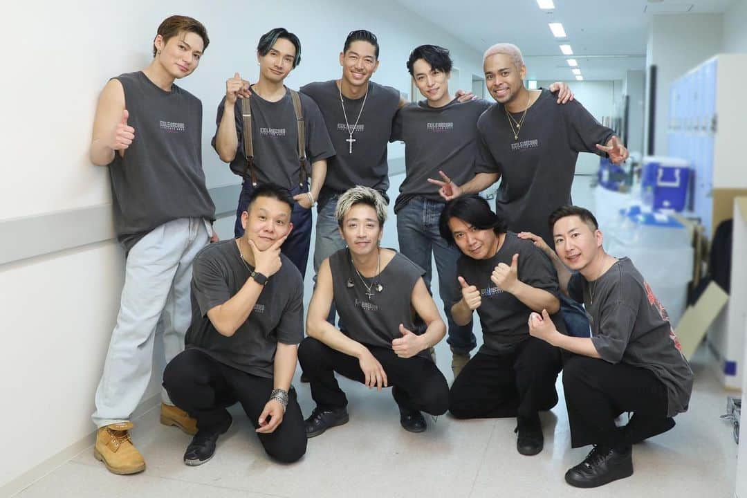 マサ小浜のインスタグラム：「昨日は EXILE THE SECOND LIVE TOUR 2023 “Twilight Cinema” in 埼玉 大宮ソニックシティ公演Day 2 でした  相変わらずハイパーなエナジーに大人の魅力満載の最高なライブでした！ 素敵なバンドメンバーと楽しく演奏させて頂きました。  (SECONDの皆さんのMC 今回も見事にスベりませんでした！)  お客様、関係者の皆様ありがとうございました  #exilethesecond #twilightcinema #guitar」