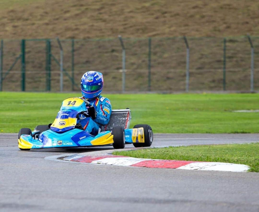 フェルナンド・アロンソさんのインスタグラム写真 - (フェルナンド・アロンソInstagram)「Necesario 😇. @fa_alonsokart @circuitomuseofa #karting #f1」4月5日 17時43分 - fernandoalo_oficial