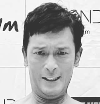 のインスタグラム：「【御報告】 相方、熊谷氏は5年付き合って同棲していた彼女にフラれました。 非常に落ち込んでいます。 YouTubeで『彼女にフラれた　立ち直る』で検索していろいろ漁りましたが45歳に響く物がなかったそうです。 引き続き宜しくお願い致します。」
