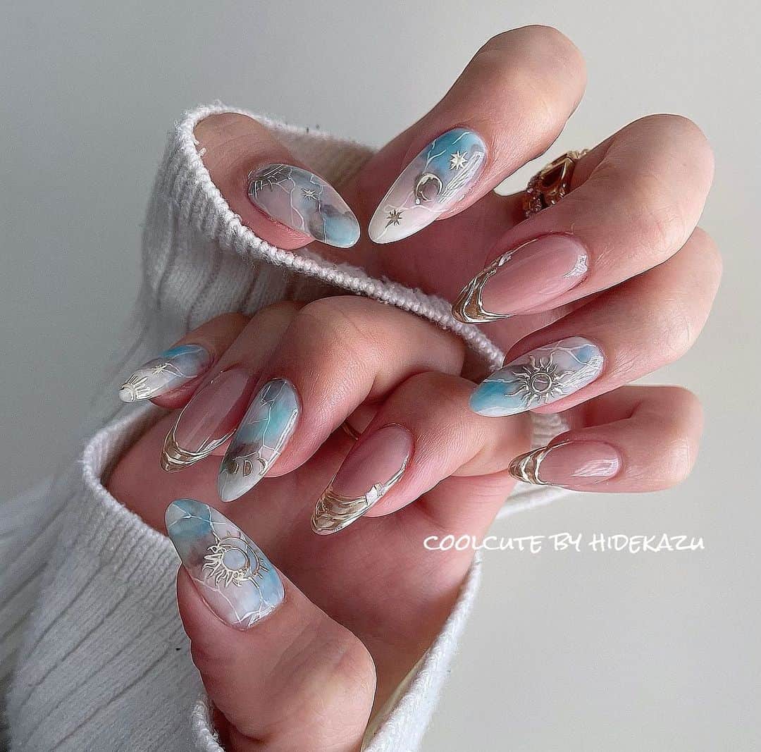 のインスタグラム：「◇BOHOスタイル ・ @raygel.nail_official  @d.nail_offical  ・ ・ ・ ネイル、レッスンのご予約お問い合わせはこちらから⬇️ プライベートサロンCoolCute 中目黒駅徒歩２分  ご予約はLINEより LINE 🆔→「@ghu9662h」 ※@マークを付けたままご検索ください。  もしくはプロフィールの「メール」よりお問い合わせください。 ・ ・ ・ #ファッション#おしゃれ#オシャレ#かわいい#かっこかわいい#coolcute#hidekazu#ネイルアート#ネイル#ジェルネイル#ネイルデザイン#エスニックネイル#ボヘミアンネイル#手描きネイル#天然石ネイル#bohoネイル#ゴールドジュエリー#ボヘミアンスタイル#インディアンジュエリー#ミラーネイル #nail#nails#nailart#nailartist#gelnail#fashion#nailstagram#Instanails#bohemian#boho」