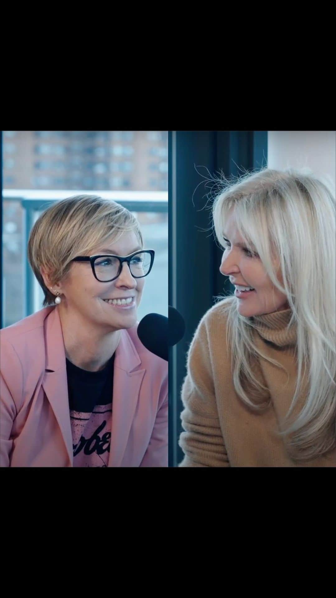 アマンダ ウェイクリーのインスタグラム：「This week on the podcast I go on a style journey with the funny and self-deprecating former You Magazine Editor and now CEO of Children with Cancer Charity, @jo_elvin   I first met Jo in the late 90’s when she was editor of New Woman (we both admitted to being slightly intimidated by the other)…she went on to become editor in chief of Conde Nast’s Glamour magazine, a position she held for 17 years before being lured away to edit You Magazine which she led brilliantly for 4 years before turning her hand to leading a major UK Charity.  We talk about how she found her fashion mojo and dressing for the “gladiators arena” of the fashion world…to the politics of the Front Row and on to her now famous Week on the Wall wardrobe planning that she shares on Instagram … to getting her first tattoo… all told with warmth and humour.  #Amandawakeley #LivesBehindTheLooks #JoElvin #Amandawakeleystyledna #podcast #fashionpodcast」