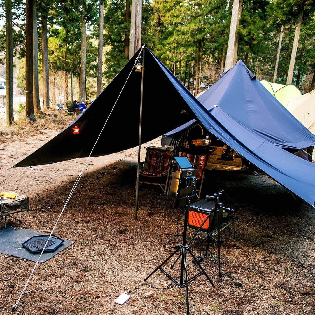キャンプ情報サイト［ランタン］さんのインスタグラム写真 - (キャンプ情報サイト［ランタン］Instagram)「CAMP SMILE STYLE ／ ノルディスクの限定カラーテントがお気に入り。 こだわりのレイアウトはシンプルにかっこよく ＼ いろんなキャンパーのキャンプスタイルを現地取材と一般キャンパーからの投稿で数多く掲載してます。 . . 詳しくは @lantern.camp webサイトをご覧ください . . #camp #camping #camplife #outdoor #travel #trip #lantern_smile #キャンプ #キャンプ用品 #アウトドア #テント #自然 #旅行 #キャンプ初心者 #キャンプ好きな人と繋がりたい #アウトドア好きな人と繋がりたい #camper #外遊び #キャンプスタイル #かぶとの森テラス #デュオキャンプ #デュオキャン #Nordisk #ノルディスク #アスガルド #限定カラー #WHATWEWANT #ワットウィーウォント」4月5日 18時00分 - lantern.camp