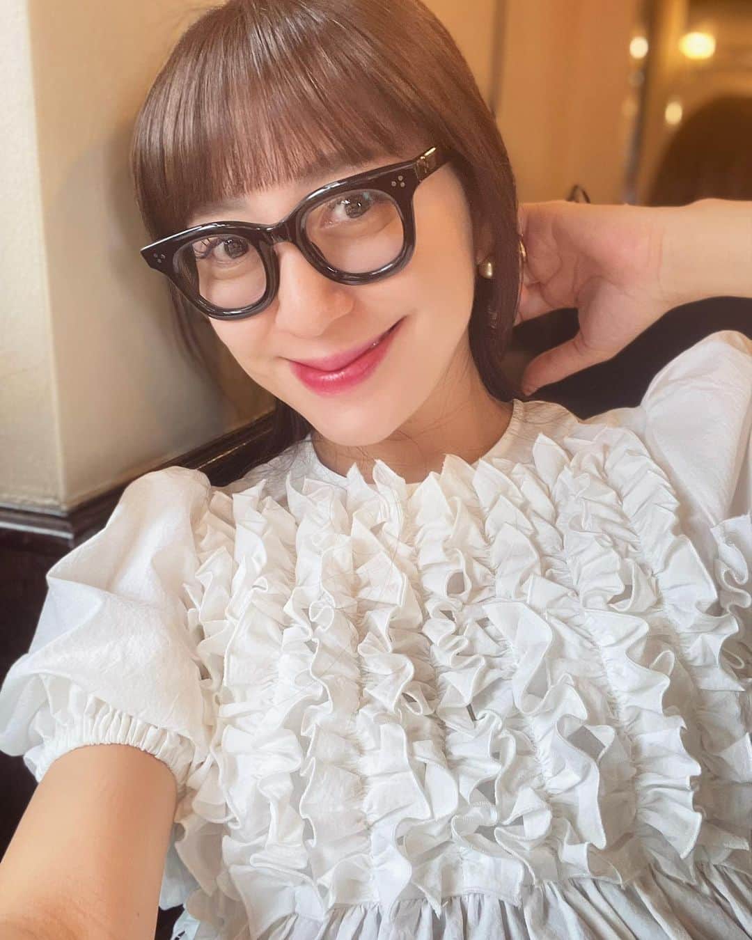 のインスタグラム：「今日は久しぶりに友人とmorning🍓 届いたばかりのおNewのブラウスを着て✨ 朝の活動のたったの１時間半で その後お昼寝ぐっすり出来ました🤭 みんなに産後のために寝溜めするんだよ！ と言われているので 時間を見つけてはとにかくお昼寝お昼寝💤 #love #maternitylife #臨月」