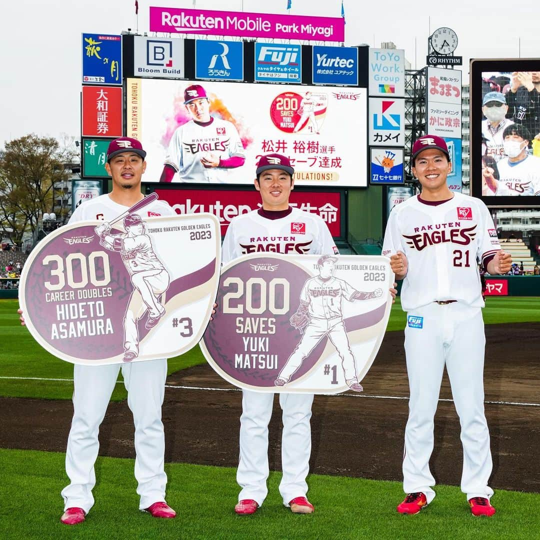 東北楽天ゴールデンイーグルスさんのインスタグラム写真 - (東北楽天ゴールデンイーグルスInstagram)「⚾️  ⚾️E 1-0 L⚾️ 松井裕樹選手が史上最年少で200セーブを達成✨✨✨ さらに浅村選手が300二塁打を達成‼️㊗️ 先発の早川選手は6回4安打無失点5奪三振で1勝目👍🏼 宋選手と西口選手も1回無失点で完封勝利💯  #鷲が掴む #rakuteneagles  #松井裕樹 #浅村栄斗 #早川隆久 #炭谷銀仁朗 #宋家豪 #西口直人」4月5日 18時03分 - rakuten_eagles