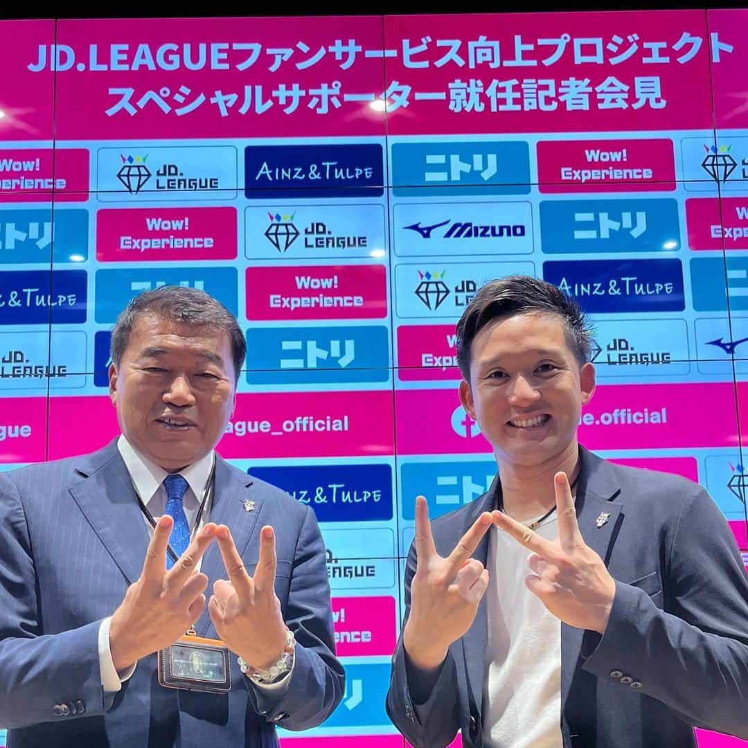 杉谷拳士さんのインスタグラム写真 - (杉谷拳士Instagram)「. 【ソフトボール】 女子ソフトボールJD.LEAGUEのファンサービス向上プロジェクトスペシャルサポーターに就任させていただきました🥎‼️  同じダイヤモンド型スポーツを愛する仲間として、ソフトボールならでは魅力をたくさん学びながら、選手の皆さんとMTGを重ねていきたいと思っています(๑>◡<๑)💪‼️‼️  JDリーグの選手・監督・コーチ、並びにチーム関係者さま、そして全国のソフトボール関係者の皆さま。1年間、どうぞよろしくお願いいたします‼️‼️‼️  #ソフトボール #スピード感 #近すぎや #前進 #笑顔 #感謝」4月5日 18時04分 - kenshi.02