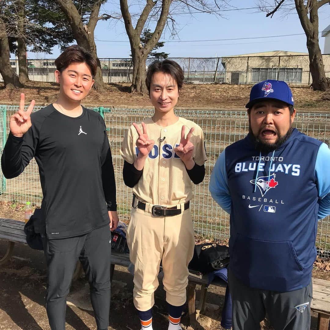 千田剛裕さんのインスタグラム写真 - (千田剛裕Instagram)「サタファン新企画💥 "本宮ファンキーズ"始動⚾️ 花巻東高校出身の2人と一緒に 良い汗流しました❕  でも筋肉痛が来たのは 2日後。おかしいなぁ。笑 徐々に身体鍛えます〜🔥  #野球少年 ならぬ#野球中年#サタデーファンキーズ#サタファン#岩手めんこいテレビ#いわて#岩手#鹿川雄翔 さん#ユートバー#小原大樹 くん#千田剛裕」4月5日 18時08分 - takehiro_senda_mit