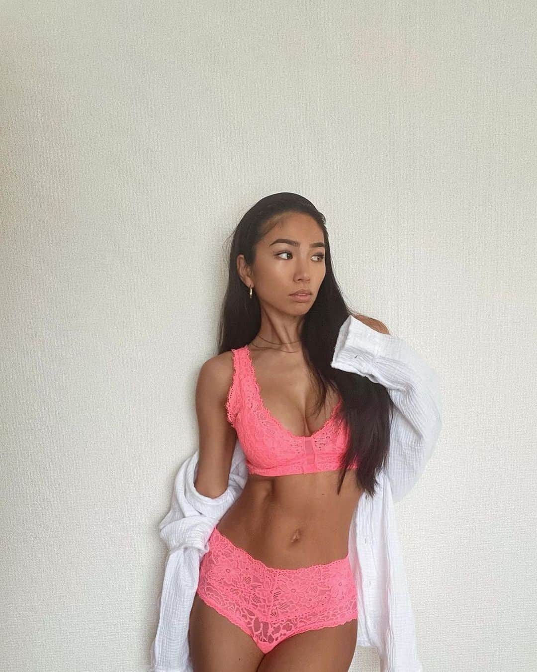 Aerie Japanのインスタグラム：「桜の季節にぴったりのロマンティックなピンクを着よう🌸  Aerieベストセラーのオールラウンド レースブラがリニューアル👙今回は地球に優しいReal Good素材をEyelashレースに使用。トリムのディテールもきっとみんなに気に入ってもらえるはず🎀  #Aerie #AerieJP #AerieREALJP #Aerielaunch #Tokyo #intimates #Aeriegirls #春コーデ #春 #ファッション #ブラレット #ブラ」