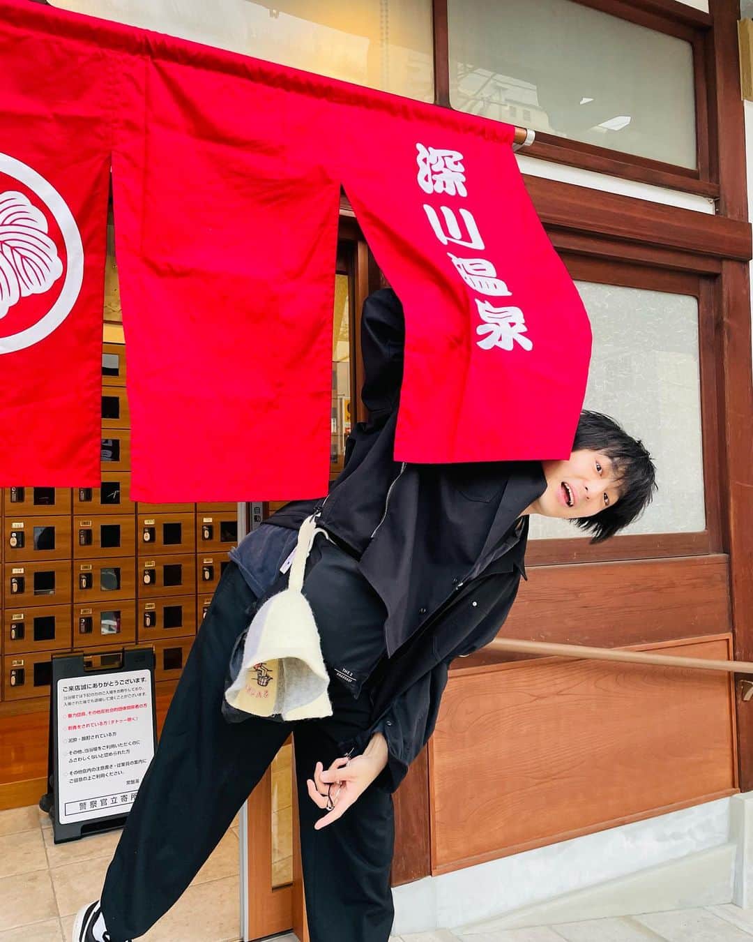 古舘佑太郎のインスタグラム：「今日は僕の誕生日です。  三十二歳も汗かいて頑張ってくわー！  みんなの応援が力になってます。  今後も宜しくね」