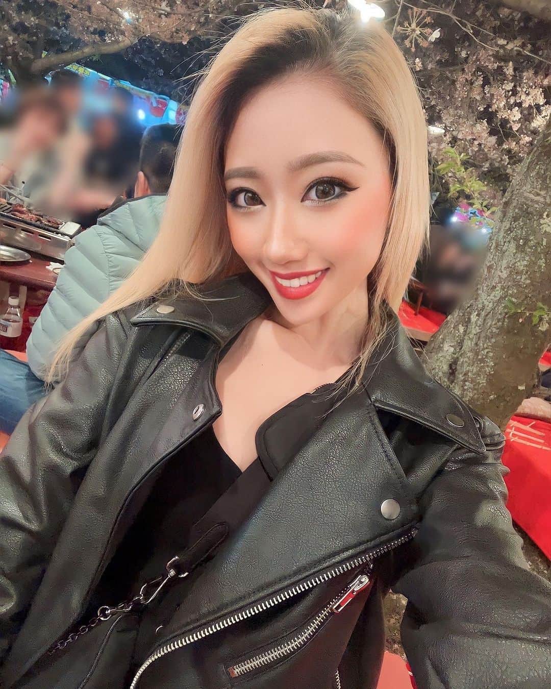 ENAのインスタグラム：「夜桜🌸 寒すぎたよ🥲🥲  #八坂神社 #円山公園カフェ #桜 #夜桜」