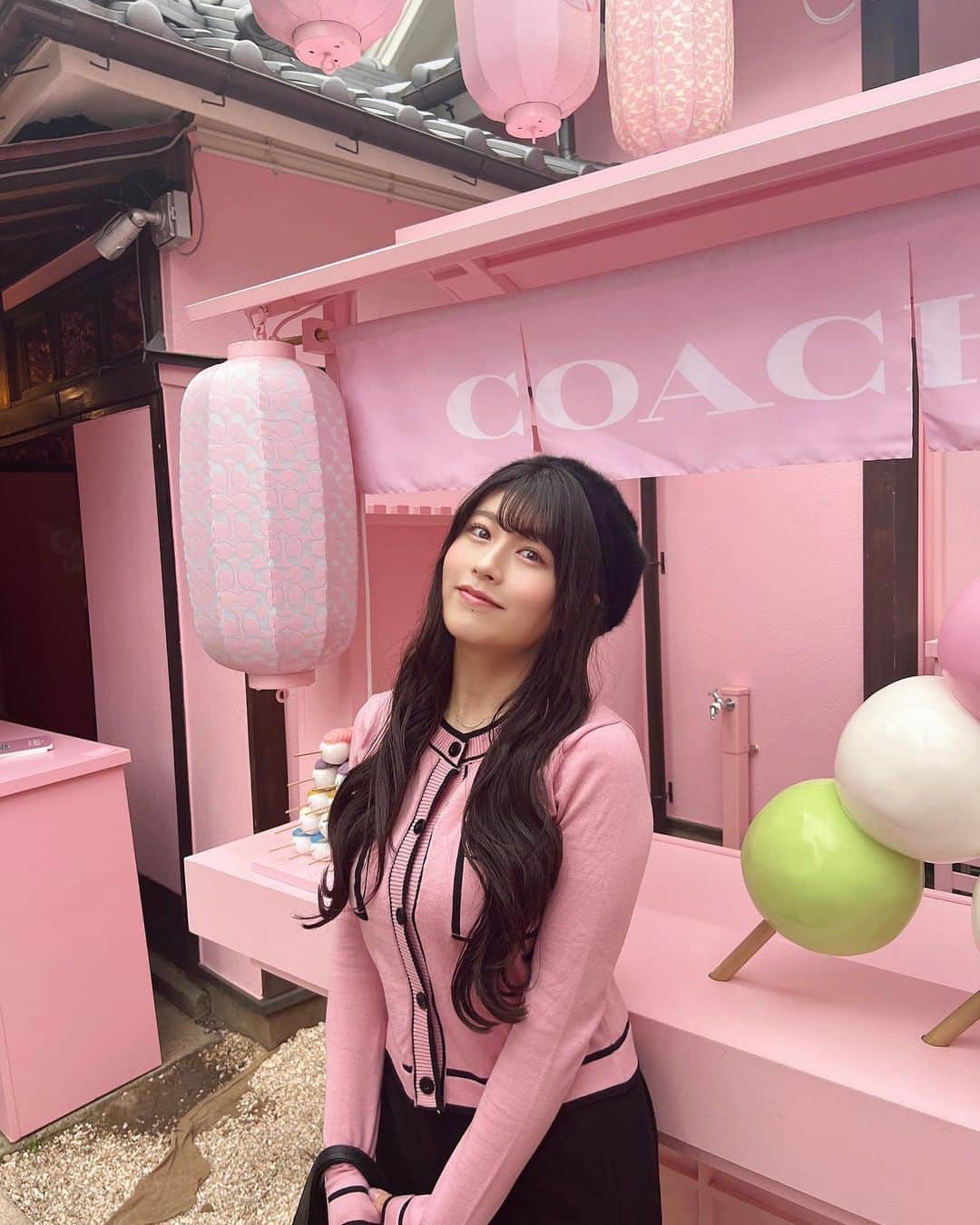 ちとせよしののインスタグラム：「COACHのポップアップ行った時の🍡 ピンクちゃんでした(˶ᐢᗜᐢ˶)♡  #ぜんまいざむらい #ピンクコーデ #ベレー帽 #コーチタビー #coachjapan #shein購入品」