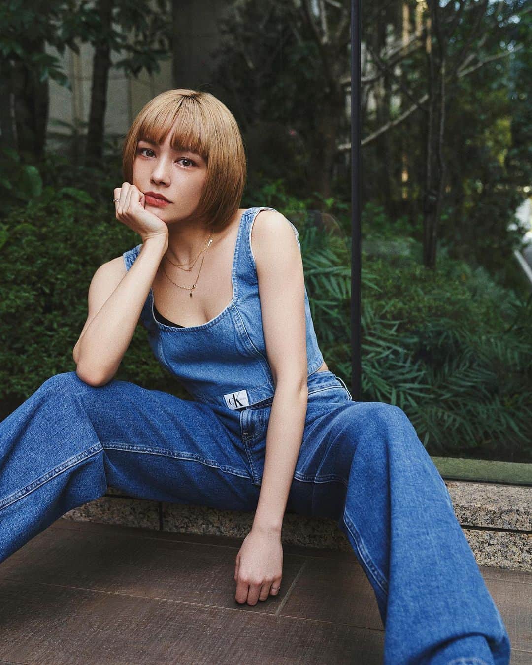 ステファニーのインスタグラム：「👖🦋🦕💙 @calvinklein Get Inspired  #mycalvins #マイカルバン」