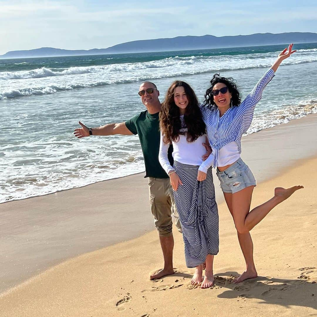 ナイジェル・バーカーさんのインスタグラム写真 - (ナイジェル・バーカーInstagram)「Last picture says it all… 🤣 #springbreak with my lovelies @chintwins @jasmineinesbarker in Comporta Portugal #swipeleft #goobers #family #beachlife」4月5日 18時44分 - nigelbarker